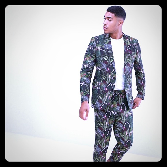 Brand new suit really nice - Picture 1 of 1